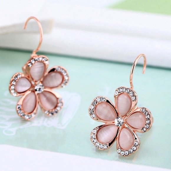 Pink  Petal Crystal Rose Gold Earring - Picture 3 of 4